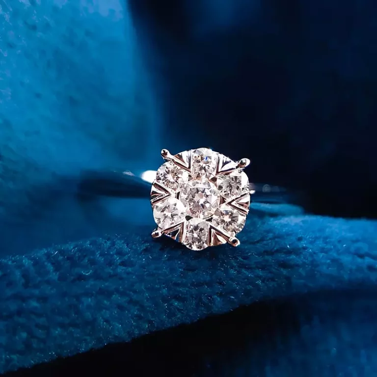 Four claw snowflake design love diamond ring